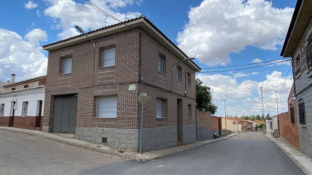 Foto 2 de Casa adossada en venda a calle La Lancha de 3 habitacions amb jardí