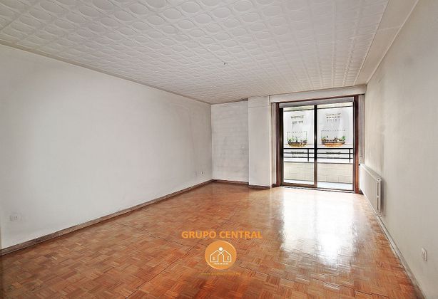 Foto 1 de Venta de piso en Centro - Ourense de 6 habitaciones con terraza y garaje