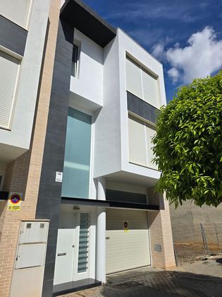 Foto 1 de Casa adossada en venda a calle L'horta de 4 habitacions amb terrassa i garatge