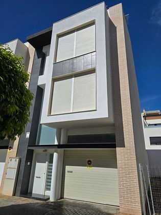 Foto 2 de Casa adossada en venda a calle L'horta de 4 habitacions amb terrassa i garatge