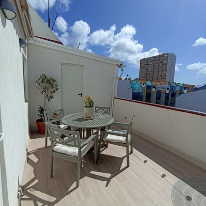 Foto 1 de Àtic en venda a Santa Catalina - Canteras de 2 habitacions amb terrassa i aire acondicionat