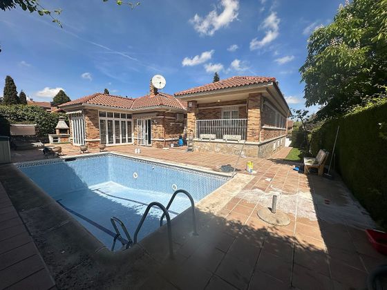 Foto 1 de Casa adosada en venta en Griñón de 4 habitaciones con terraza y piscina