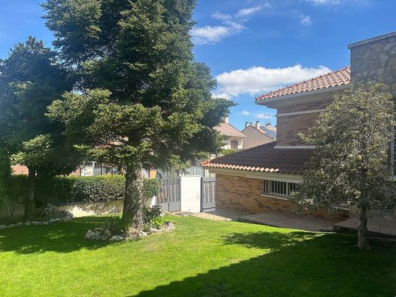 Foto 2 de Casa adossada en venda a Griñón de 4 habitacions amb terrassa i piscina