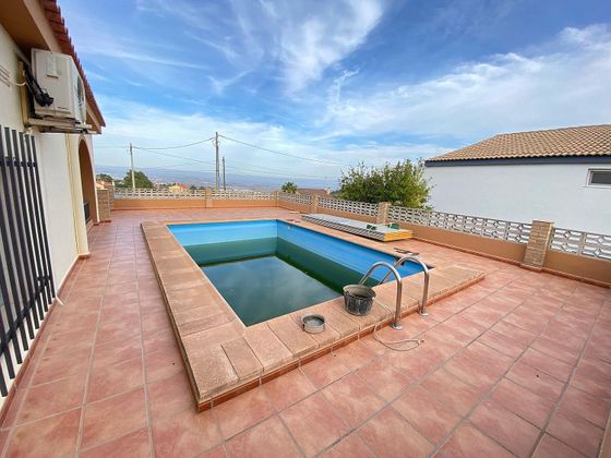 Foto 1 de Venta de chalet en Catadau de 5 habitaciones con terraza y piscina