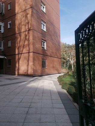 Foto 1 de Piso en venta en Alameda de Osuna de 3 habitaciones con terraza y jardín