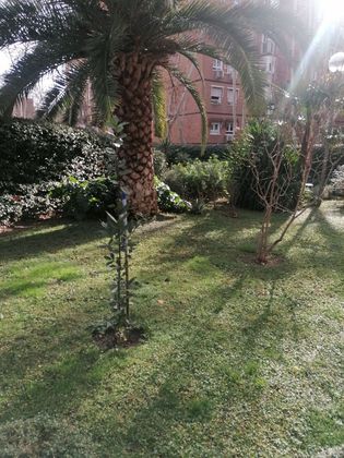 Foto 2 de Piso en venta en Alameda de Osuna de 3 habitaciones con terraza y jardín