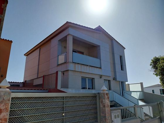 Foto 2 de Chalet en venta en calle Tigotàn de 4 habitaciones con terraza y garaje