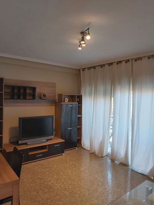 Foto 2 de Alquiler de piso en calle De Federico García Lorca de 3 habitaciones con terraza y muebles