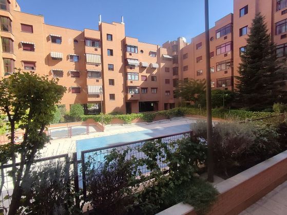 Foto 1 de Pis en venda a paseo De Valdelasfuentes de 3 habitacions amb terrassa i piscina