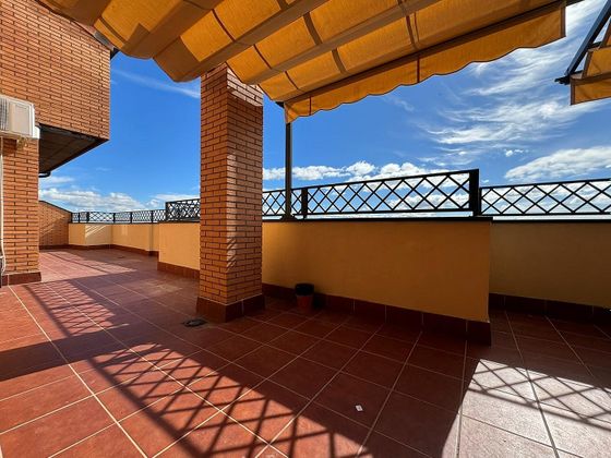Foto 2 de Àtic en venda a El Pinar - La Dehesa - Resto de Navalcarnero de 3 habitacions amb terrassa i piscina