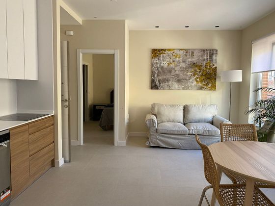 Foto 1 de Alquiler de piso en Piovera - Conde Orgaz de 2 habitaciones con terraza y jardín