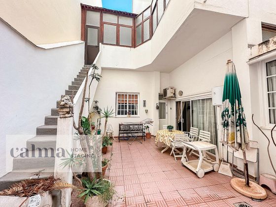 Foto 1 de Casa adossada en venda a calle San Juan de 6 habitacions amb terrassa i garatge