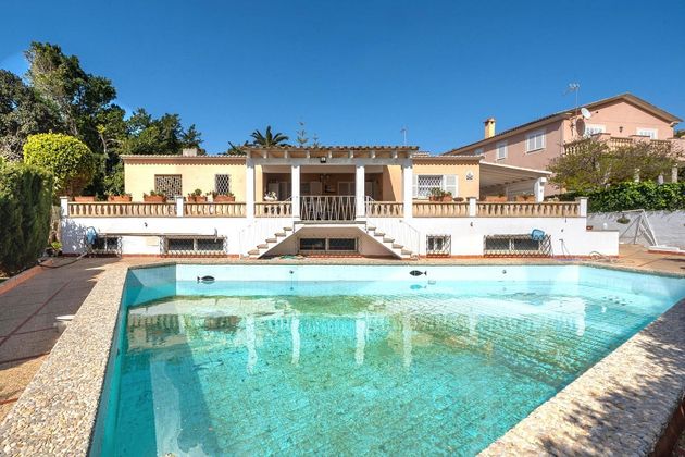 Foto 2 de Xalet en venda a calle De Santander de 3 habitacions amb terrassa i piscina
