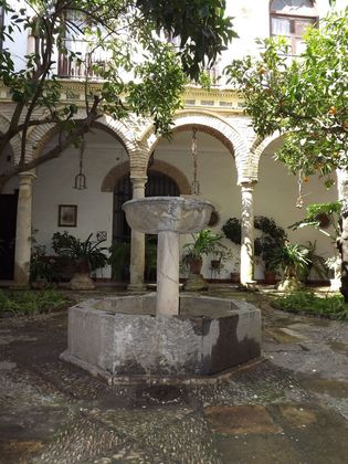 Foto 2 de Venta de casa adosada en Casco Histórico  - Ribera - San Basilio de 11 habitaciones con terraza y jardín