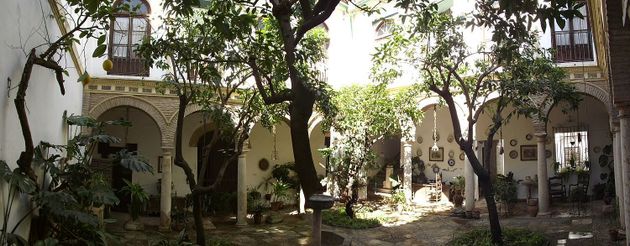 Foto 1 de Casa adossada en venda a Casco Histórico  - Ribera - San Basilio de 11 habitacions amb terrassa i jardí