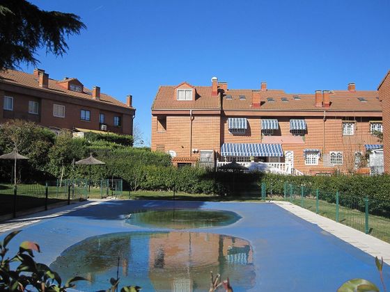 Foto 1 de Casa en venda a Suroeste - Zona Hospital en Móstoles de 3 habitacions amb terrassa i piscina