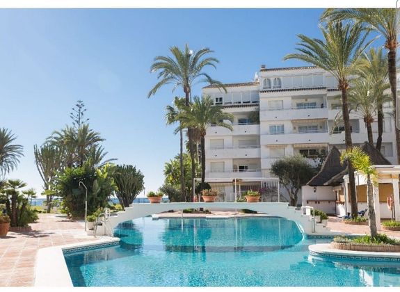 Foto 1 de Alquiler de casa en Cabo Pino - Reserva de Marbella de 4 habitaciones con terraza y piscina
