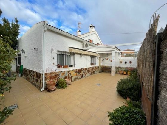 Foto 2 de Casa en venta en Yepes de 3 habitaciones con terraza y jardín