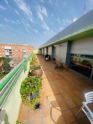 Foto 2 de Àtic en venda a Guindalera de 3 habitacions amb terrassa i piscina