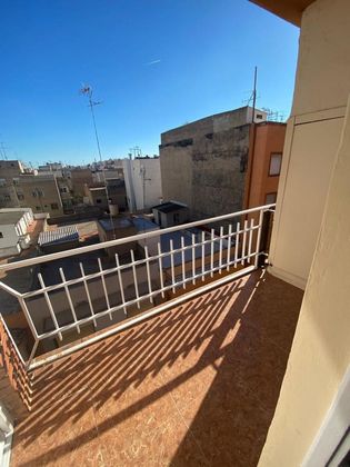 Foto 2 de Venta de piso en calle Mestre Caballer de 4 habitaciones con terraza