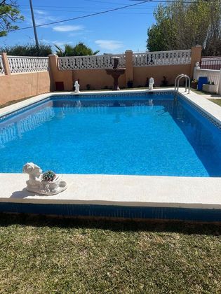 Foto 1 de Chalet en venta en El Grao de 8 habitaciones con terraza y piscina