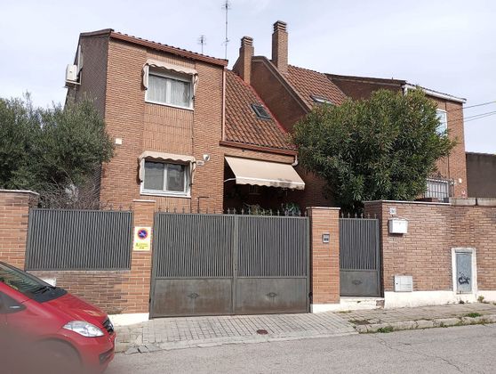 Foto 2 de Casa en venda a Torres de la Alameda de 6 habitacions amb garatge i jardí