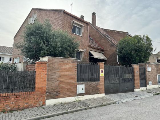 Foto 1 de Casa en venda a Torres de la Alameda de 6 habitacions amb garatge i jardí