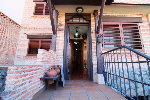 Foto 1 de Casa en venta en Reyes de 4 habitaciones con terraza y garaje