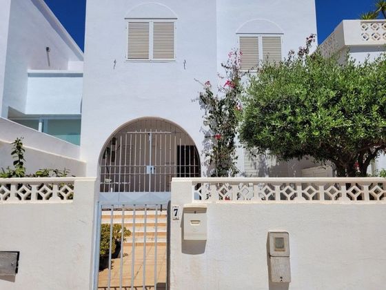 Foto 2 de Casa adosada en venta en Aguamarga de 4 habitaciones con terraza y jardín