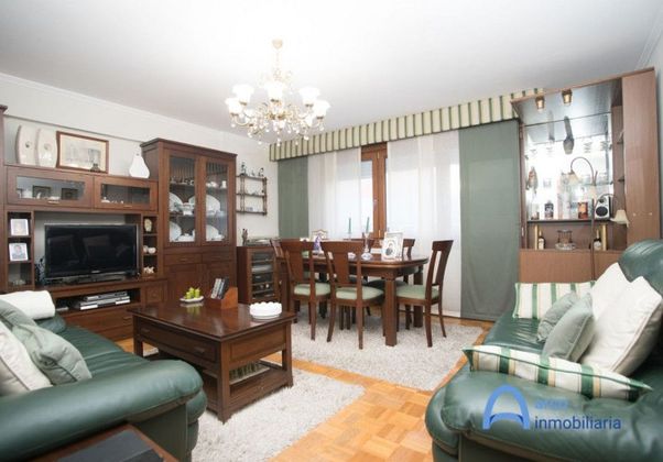 Foto 1 de Pis en venda a calle Ángel Rebollo de 4 habitacions amb terrassa i mobles