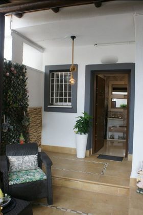 Foto 2 de Casa adossada en venda a Polígonos - Recinto Ferial Cortijo de Torres de 3 habitacions amb terrassa i piscina