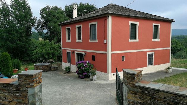 Foto 1 de Casa en venda a calle Estraxiz de 3 habitacions amb terrassa i garatge