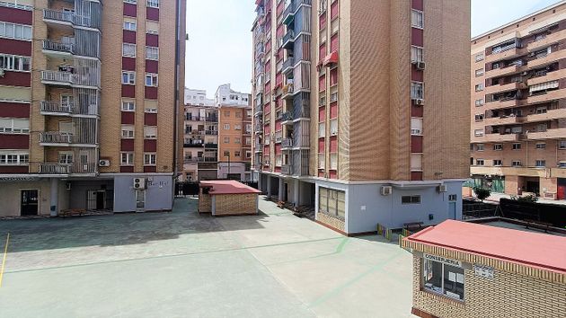 Foto 2 de Piso en venta en calle De Santa Orosia de 3 habitaciones con terraza y piscina