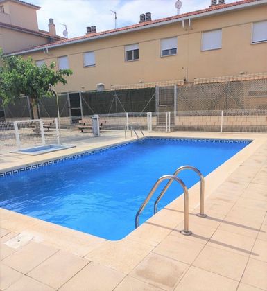 Foto 1 de Casa en venda a calle Zaragoza de 4 habitacions amb terrassa i piscina