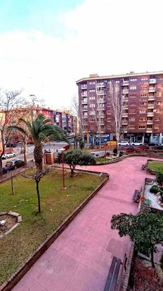 Foto 2 de Pis en venda a calle De Miguel Labordeta de 4 habitacions amb terrassa i garatge