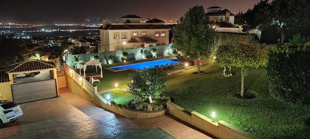 Foto 1 de Chalet en venta en Manantiales - Lagar - Cortijo de 5 habitaciones con terraza y piscina