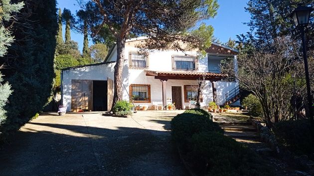 Foto 1 de Chalet en venta en Torrejón del Rey de 4 habitaciones con terraza y piscina