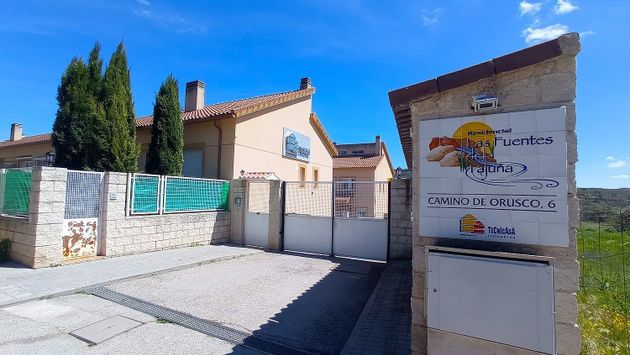 Foto 2 de Casa adossada en venda a Carabaña de 4 habitacions amb terrassa i garatge