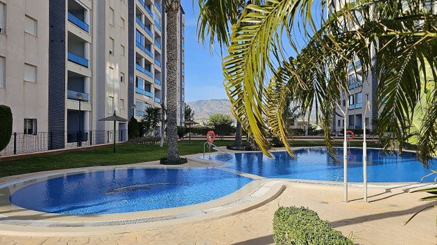 Foto 1 de Alquiler de piso en Villajoyosa ciudad de 2 habitaciones con terraza y piscina
