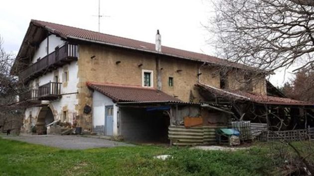 Foto 2 de Casa rural en venda a Lezama de 7 habitacions amb garatge