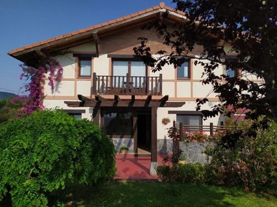 Foto 1 de Casa en venda a Ibarrangelu de 6 habitacions amb terrassa i balcó