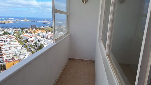 Foto 1 de Ático en venta en Escaleritas de 3 habitaciones con balcón y ascensor