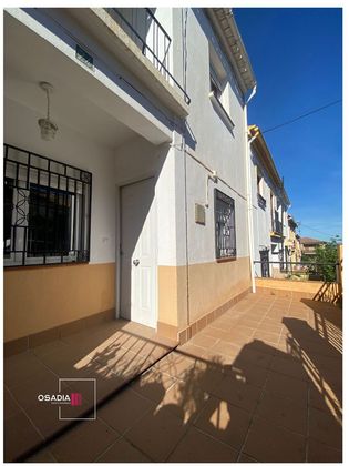 Foto 1 de Casa adossada en venda a Zubia (La) de 3 habitacions amb balcó