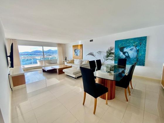 Foto 1 de Àtic en lloguer a Marina Botafoc - Platja de Talamanca de 3 habitacions amb terrassa i piscina