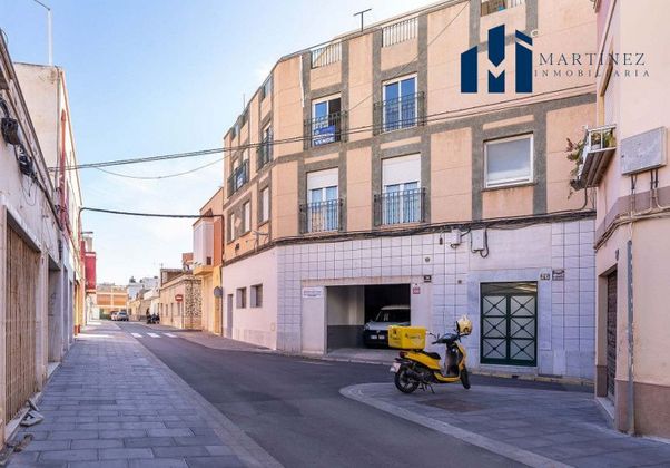 Foto 2 de Dúplex en venta en calle Algarrobo de 4 habitaciones con terraza y jardín