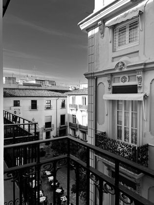 Foto 1 de Piso en venta en plaza Cisneros de 2 habitaciones con balcón y aire acondicionado