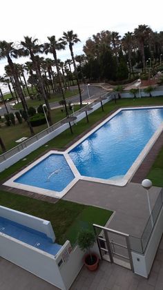 Foto 2 de Pis en lloguer a calle Amplaries de 2 habitacions amb terrassa i piscina