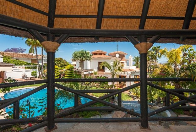 Foto 2 de Chalet en venta en Manantiales - Lagar - Cortijo de 6 habitaciones con terraza y piscina