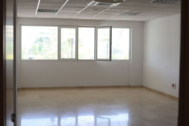 Foto 2 de Alquiler de oficina en avenida De Moya con garaje y aire acondicionado