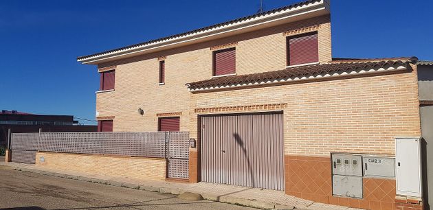 Foto 2 de Casa en venta en Fuensalida de 3 habitaciones con garaje y aire acondicionado